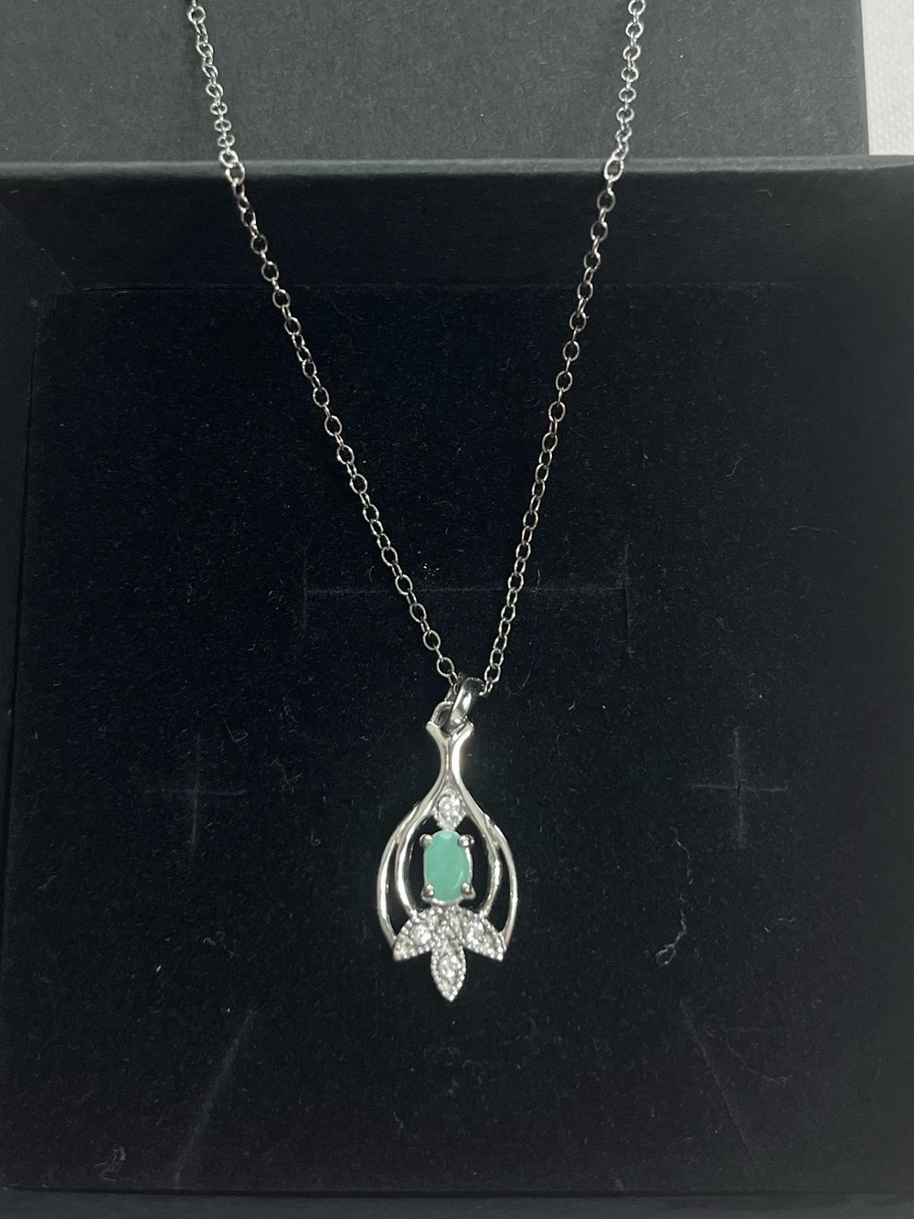 Sterling silver emerald necklace
Stamped 925